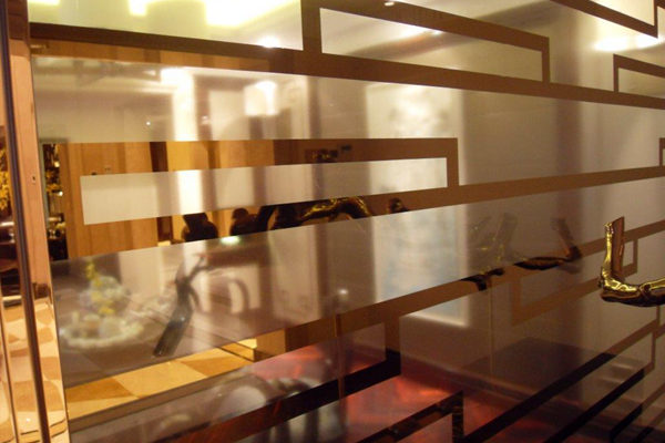 partition_ti_glass_gold