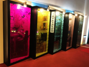 colored laminated glass with Titanium Decor Glass