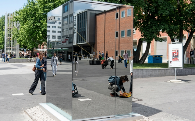 one-way mirror for outdoor toilet