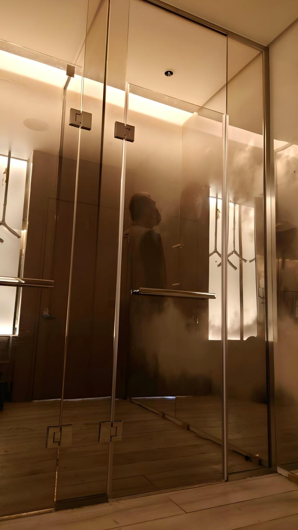 渐变镜用在淋浴房